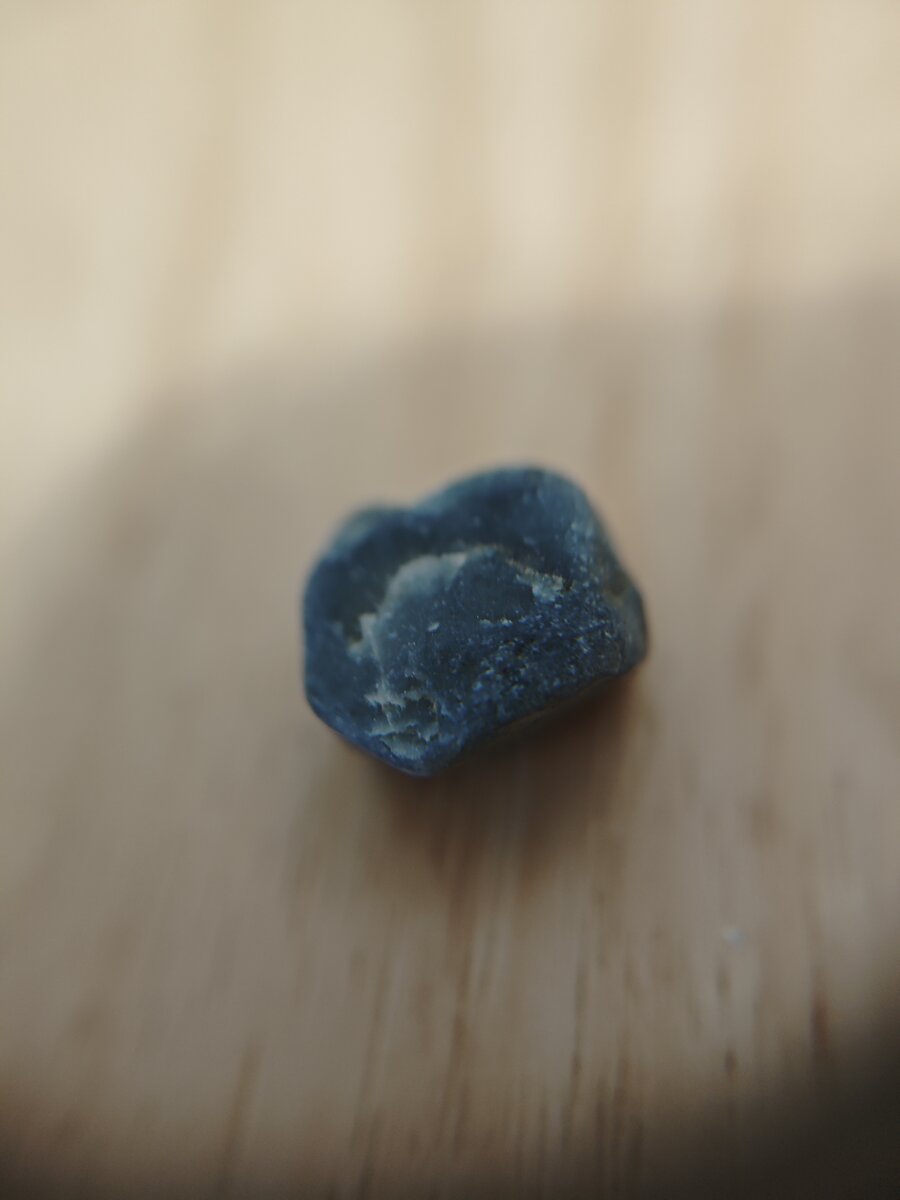 #12 緑色片岩（濡らした状態）