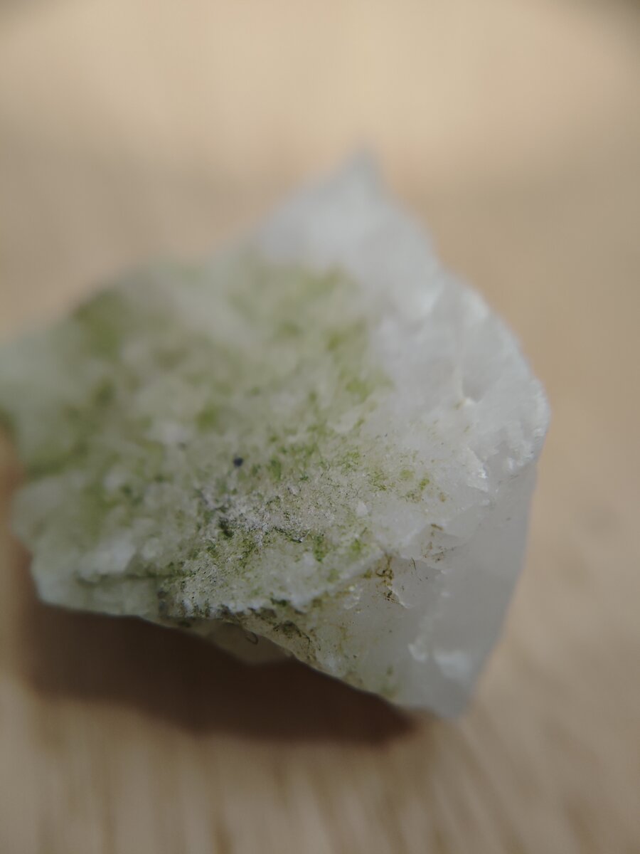 #16 エピドート入り石英